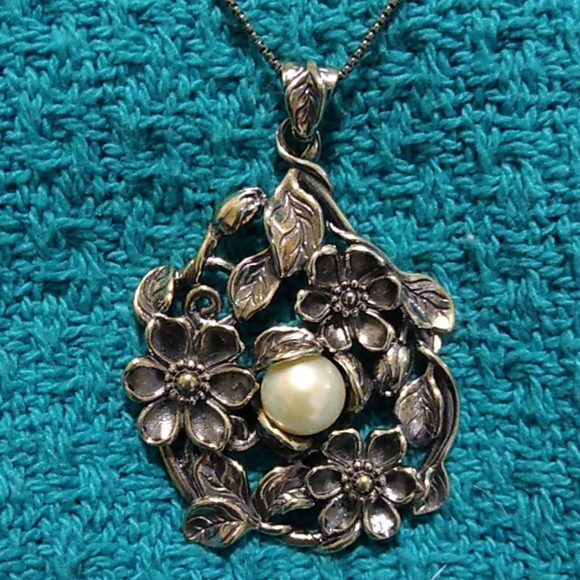 Necklace, part of 3 piece set. - Picture 2 of 2